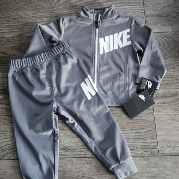 Nike Kids Matching Set in Gray and White - Picture 2 of 7